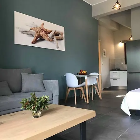 Light Blue House 1 Poúlithra